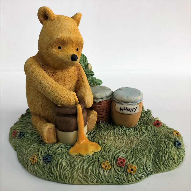 Border Fine Arts Figurine Winnie The Pooh, Hunny and Foxgloves Model A0062 with Box