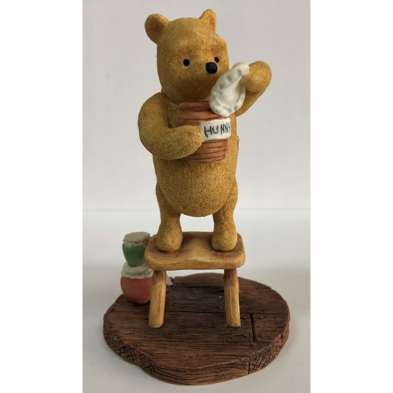 Border Fine Arts Figurine Winnie The Pooh Standing On A Chair Figurine Model A1338 with Box